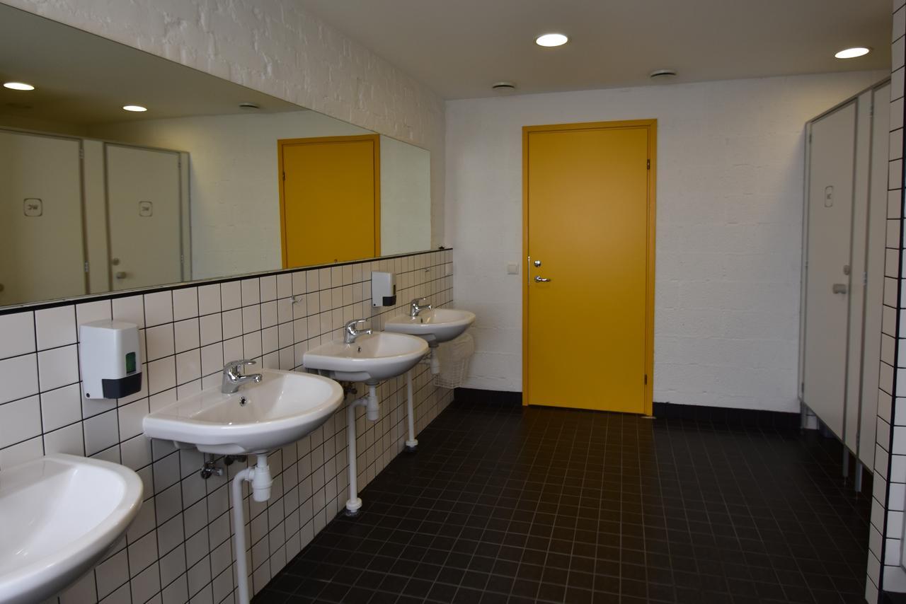 Saare Automatic Hostel Pärnu Buitenkant foto